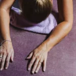 Pourquoi le yoga chaud donne-t-il des vertiges ?