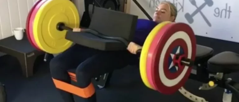 Sledování Kate Uptonové, jak dělá 225kilové zdvihy boků, je motivace, kterou potřebujete